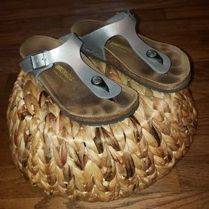 Kids Gizeh Silver Birkenstock sandals size 33 (2)